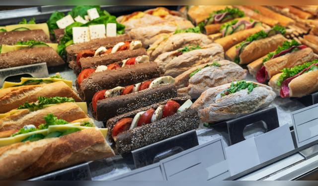 Hoy en día, el sándwich tiene múltiples variantes alrededor del mundo. Hoy en día, el sándwich tiene múltiples variantes alrededor del mundo.