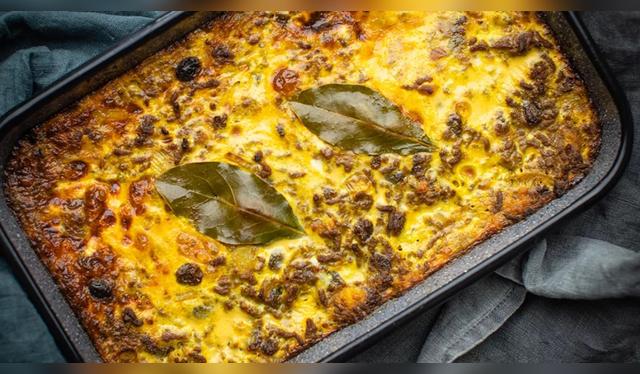 Con aroma a especias y un sabor que mezcla influencias africanas, malayas e indias, el bobotie encarna la diversidad culinaria de Ciudad del Cabo.