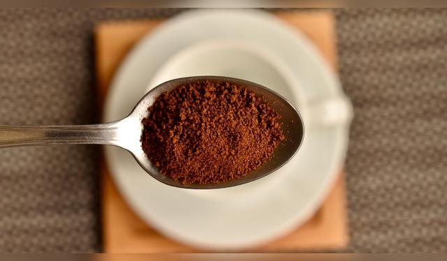 El café instantáneo es uno de los ingredientes principales.   