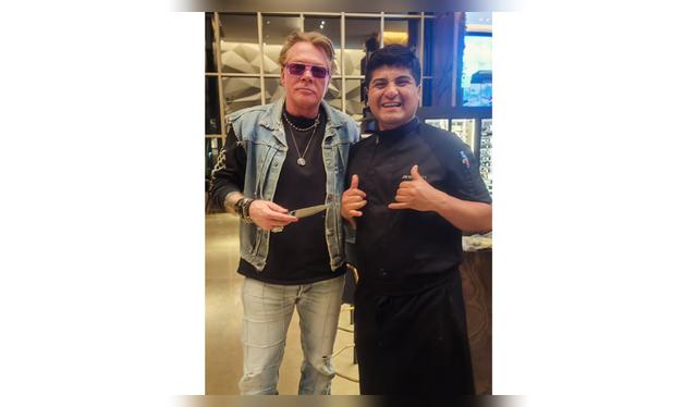 El cantante Axl Rose y el chef Richard Pérez. El cantante Axl Rose y el chef Richard Pérez.