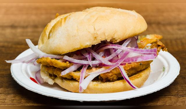 Pan con pejerrey. Pan con pejerrey.