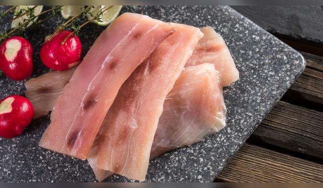 El limón cambia la textura del pescado, pero no elimina microorganismos. El limón cambia la textura del pescado, pero no elimina microorganismos.