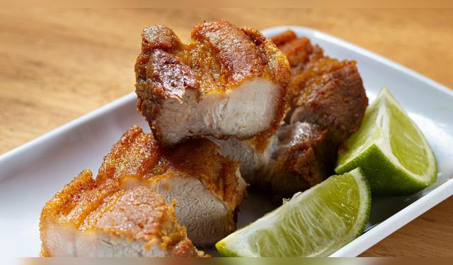 La carne de cerdo mal cocida puede transmitir Taenia solium, parásito responsable de la neurocisticercosis, una de las principales causas de epilepsia en Latinoamérica.