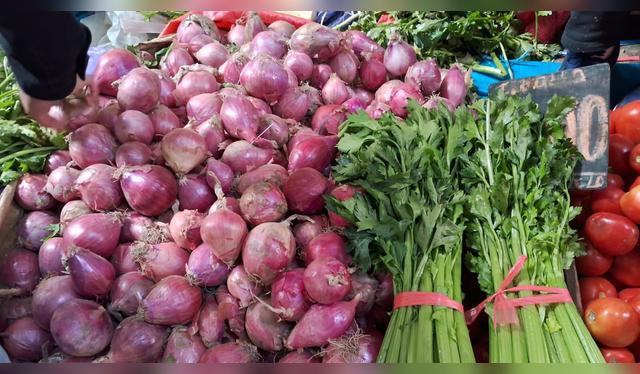 El kilo de cebolla varía entre S/ 2 y S/ 2.50.    