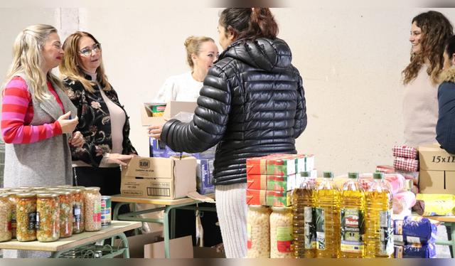 También reparten frutas y verduras.   