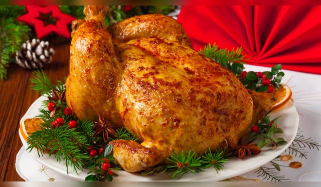Si el pavo no va, el pollo al horno se convierte en el nuevo clásico de Navidad. Si el pavo no va, el pollo al horno se convierte en el nuevo clásico de Navidad.