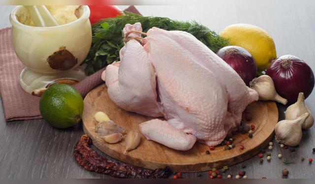 Descongelarlo adecuadamente es clave para mantener su jugosidad. Fuente: Shutterstock. Descongelarlo adecuadamente es clave para mantener su jugosidad. Fuente: Shutterstock.