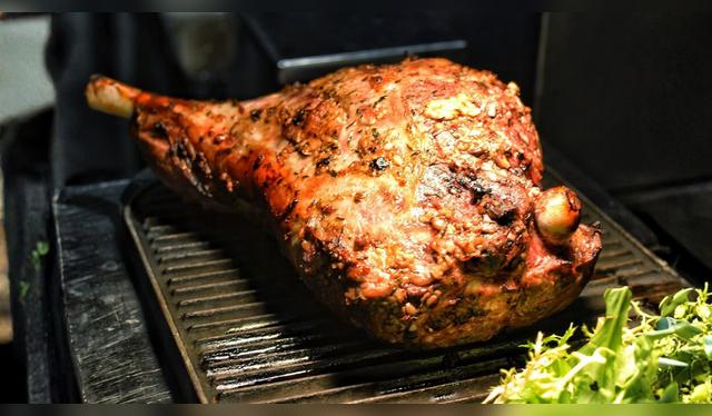 Un solo corte puede rendir hasta 40 porciones para la cena de Año Nuevo. Un solo corte puede rendir hasta 40 porciones para la cena de Año Nuevo.