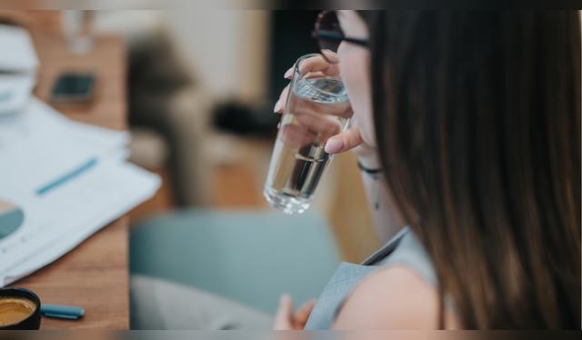 Hidratarse es esencial. Fuente: Shutterstock.   