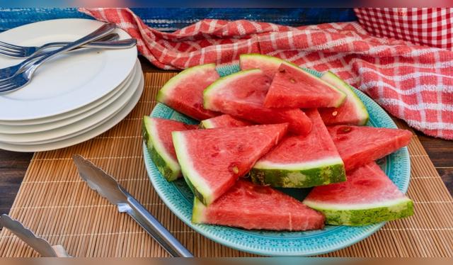 Después de cortarla, refrigérala envuelta para mantener su frescura y sabor. Fuente: Shutterstock.   