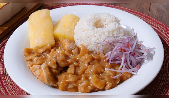 Carapulcra de pollo.   