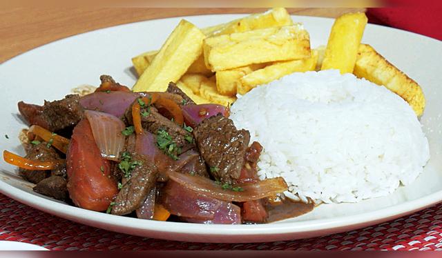 Lomo saltado.   