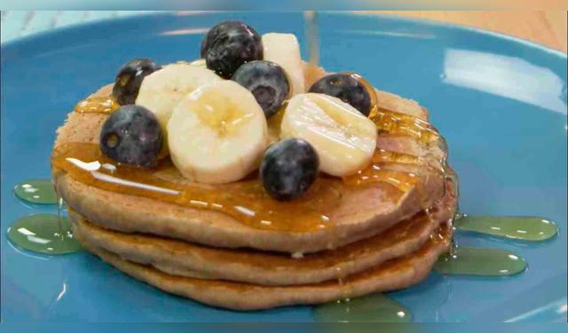 Panqueques con fruta. Foto: Buenazo  