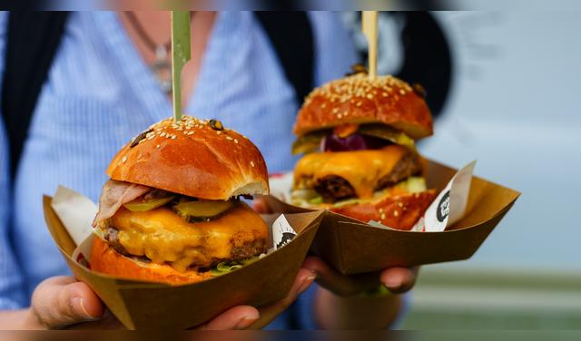 El Día de la Hamburguesa impulsa la creatividad de las hamburgueserías peruanas con insumos y sabores locales. Foto: Envato   