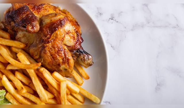 Tori, del chef Mitsuharu Tsumura, destaca por su pollo artesanal, marinados naturales y salsas especiales, con un cuarto de pollo desde S/ 29.50 Foto: Envato   