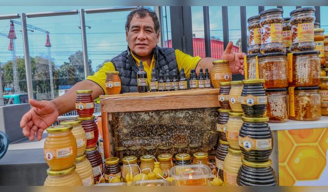La actividad reúne productos de la colmena y orienta al público sobre cómo reconocer una miel pura. Foto: Gob.pe  