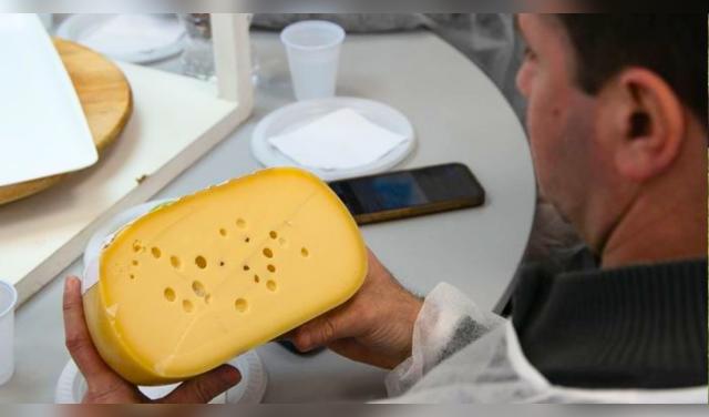 La Cabrita ganó cuatro medallas y La Lecherita de Quives obtuvo el bronce por su queso Paria, sumando reconocimientos internacionales a sus productos. Foto: Gob.pe La Cabrita ganó cuatro medallas y La Lecherita de Quives obtuvo el bronce por su queso Paria, sumando reconocimientos internacionales a sus productos. Foto: Gob.pe