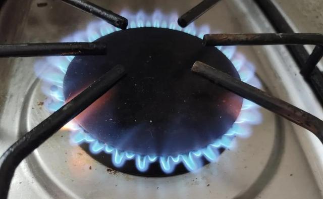 Significa que hay un exceso de aire en la instalación   