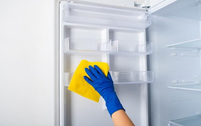 Es importante limpiar el refrigerador con frecuencia. Es importante limpiar el refrigerador con frecuencia.