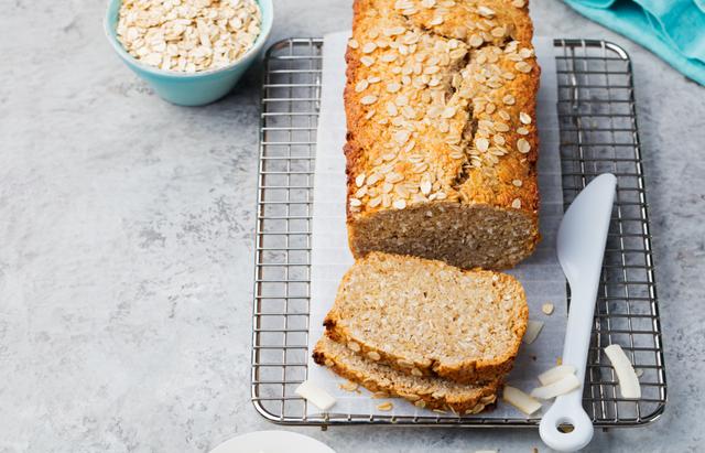 Llévalo al horno para obtener un pan esponjoso.   
