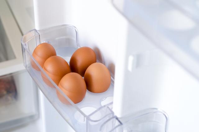 Los huevos deben estar refrigerado a 4 °C.   