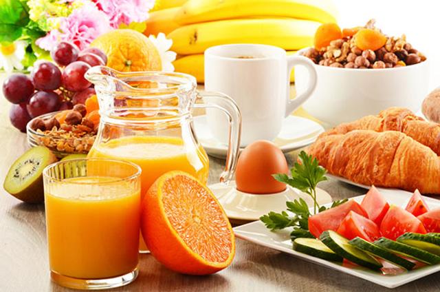 Aún es popular la idea de que el jugo de naranja forma parte de un desayuno saludable. Aún es popular la idea de que el jugo de naranja forma parte de un desayuno saludable.