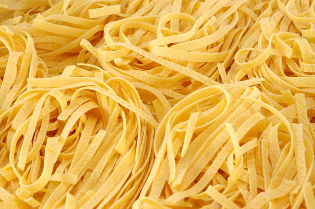 Los fideos largos representan la longevidad.   