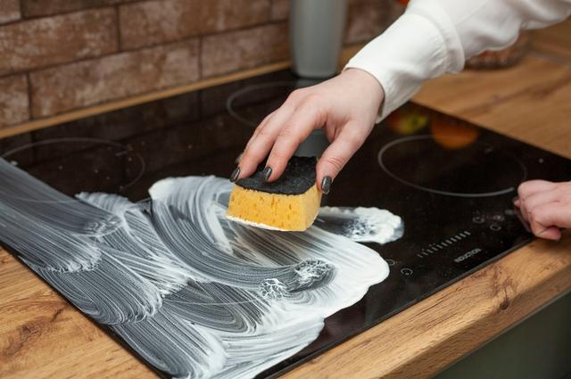Ventilar adecuadamente la cocina previene la acumulación de humedad y de olores.   