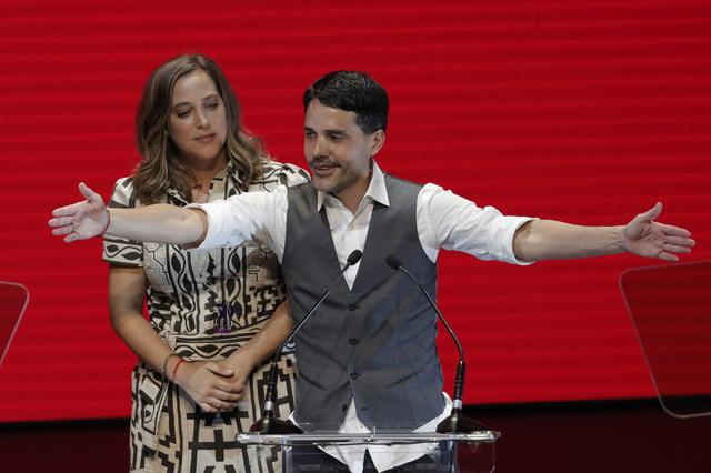 Virgilio Martínez y Pía León durante la ceremonia de The World 's 50 Best Restaurants 2023   