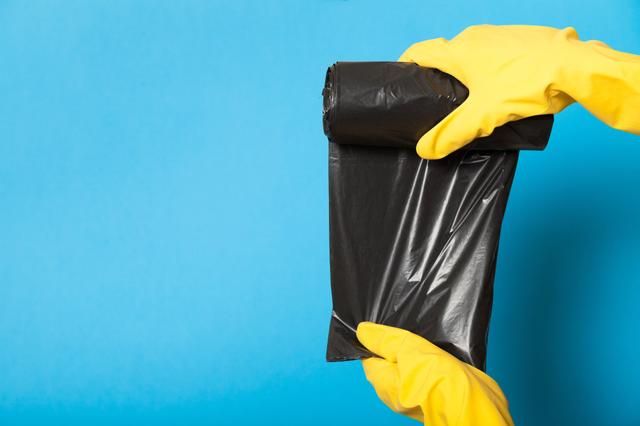 Las bolsas de plástico podrían atraer plagas de cucarachas y roedores Las bolsas de plástico podrían atraer plagas de cucarachas y roedores