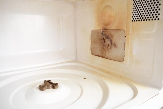 No se debe usar el microondas si está roto   