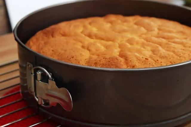  Al utilizar la olla, se tiene un mayor control sobre el proceso de cocción del queque.    