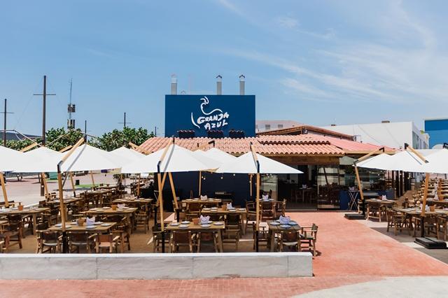  Schuler y Ulrich fundaron la primera pollería del Perú, "La Granja Azul".   