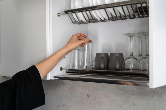 Almacena los vasos secos boca abajo para evitar la suciedad y la contaminación.   