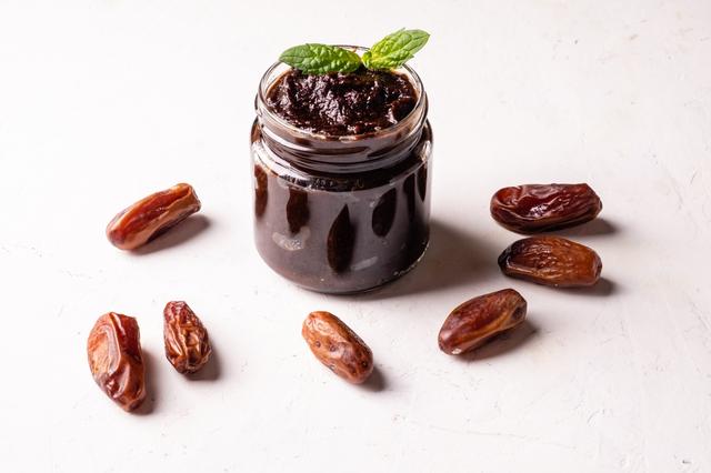 La pasta de dátiles se puede utilizar en diversas recetas. La pasta de dátiles se puede utilizar en diversas recetas.
