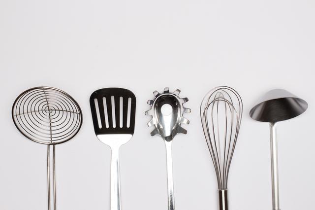 El mejor material de utensilios para utilizar en la cocina son los de acero inoxidable.   