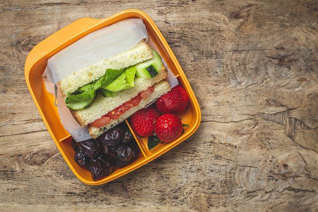 Los tuppers son peligrosos para la salud cuando se calientan en el microondas.   