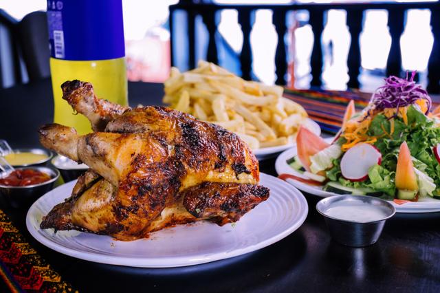 El "fast food" más consumido es el pollo a la brasa.   