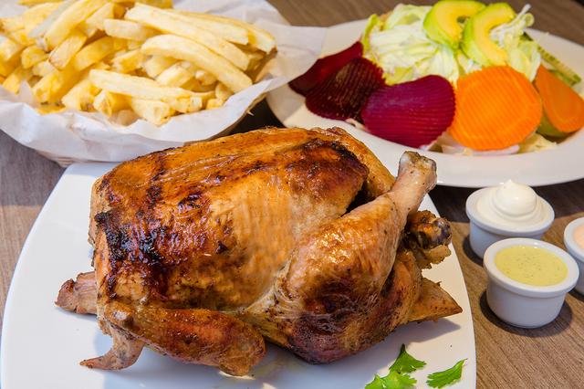 El pollo a la brasa fue uno de los platos peruanos calificados por Taste Atlas.   