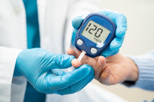 La diabetes tipo 2 es una consecuencia del consumo excesivo de azúcar.   