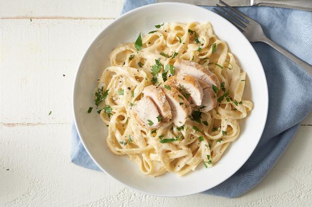 Una versión más liviana de la clásica salsa blanca, ideal para acompañar pastas sin sumar calorías de más.   