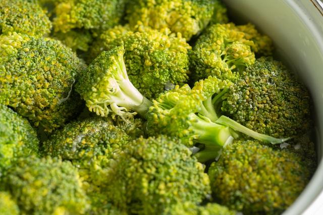 Lava el brócoli con esta solución y quedarán libres de lombrices.   