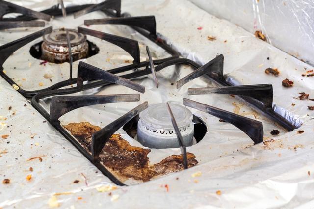 El ácido cítrico presente en productos naturales como el limón se revela como un eficaz desengrasante.   