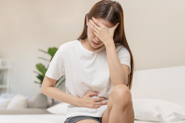 El consumo de queque en mal estado causa intoxicación alimentaria. El consumo de queque en mal estado causa intoxicación alimentaria.