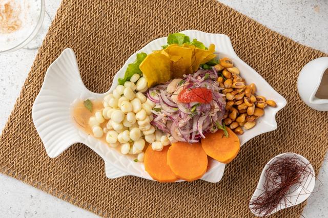 El actor no dudó en probar el tan famoso ceviche. Fuente: Shuterrstock.   