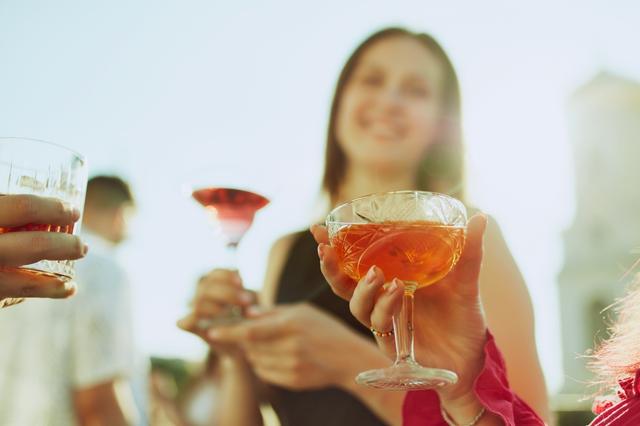 El consumo excesivo de alcohol puede generar daños irreparables en el hígado. Fuente: Shutterstock.   