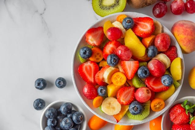 Las frutas son esenciales para el crecimiento y la salud. Fuente: Shutterstock.   