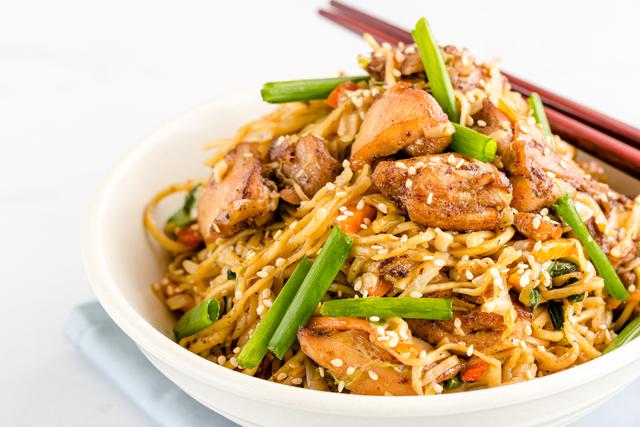 Fideos de la longevidad con pollo. Fideos de la longevidad con pollo.