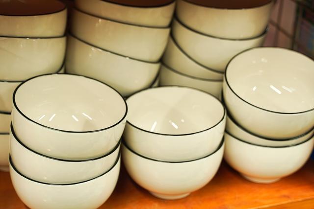 Los recipientes son útiles para distribuir alimentos y restos.   