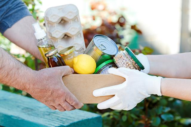 Puedes apoyar con esta iniciativa donando dinero o alimentos. Puedes apoyar con esta iniciativa donando dinero o alimentos.